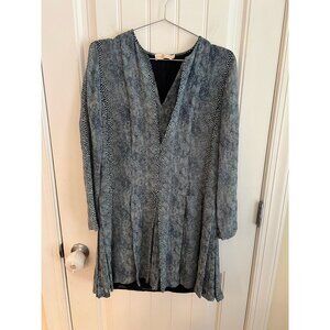 Tory Burch Snake Print‎ 100% Silk Georgette Dress Blue Lined Pleated Size 8